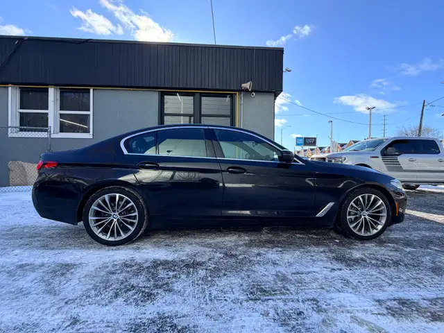 2022 BMW 530i xDrive - Photo 7