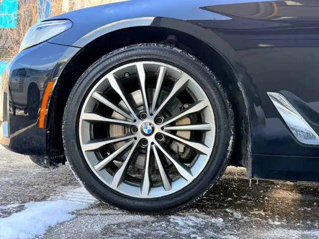 2022 BMW 530i xDrive - Photo 9