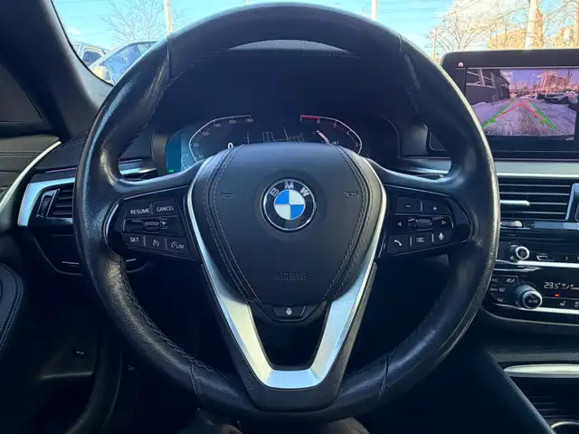 2022 BMW 530i xDrive - Photo 11