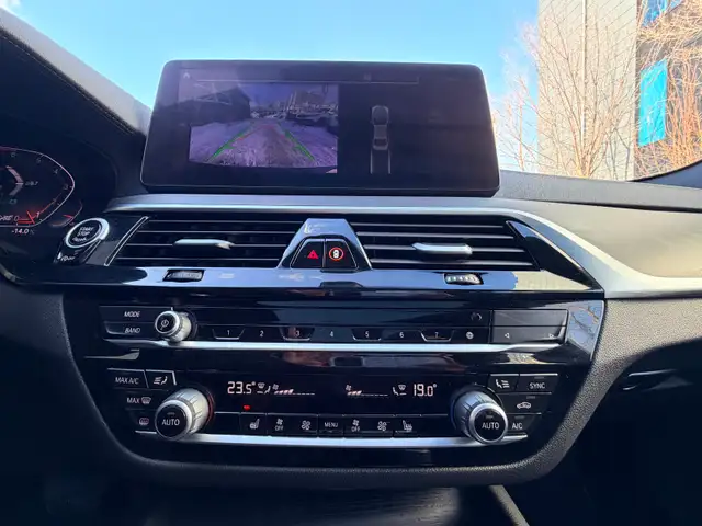 2022 BMW 530i xDrive - Photo 12