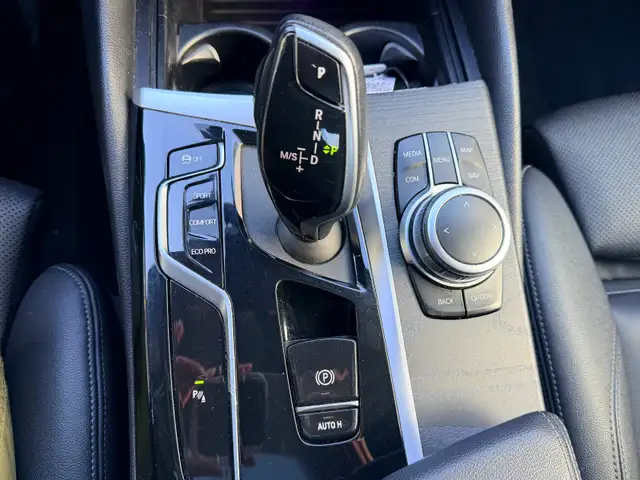 2022 BMW 530i xDrive - Photo 13