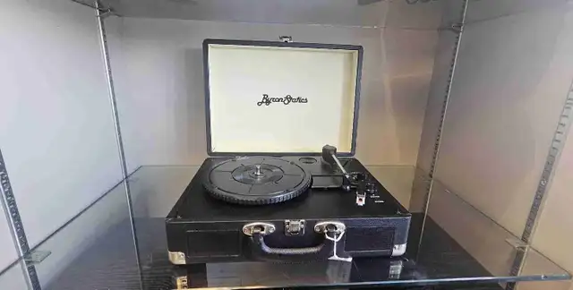 Byron Statics 'All in One Case' Record player