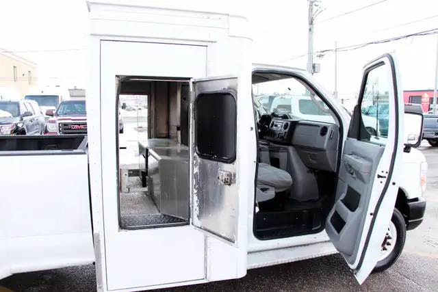 2011 Ford E-450 Extended Cabin 8FT Bed Certified 2 Year Warranty - Photo 9