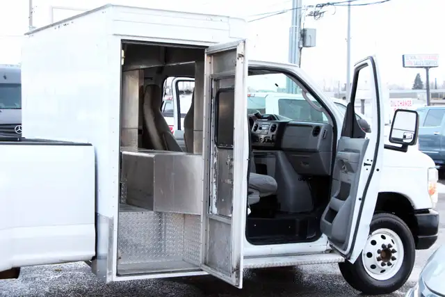2011 Ford E-450 Extended Cabin 8FT Bed Certified 2 Year Warranty - Photo 12