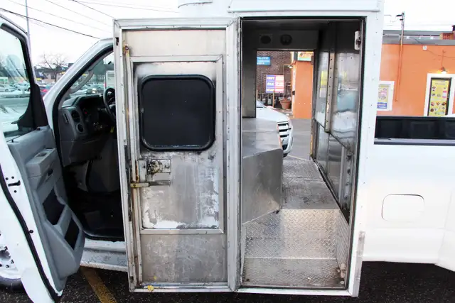 2011 Ford E-450 Extended Cabin 8FT Bed Certified 2 Year Warranty - Photo 14