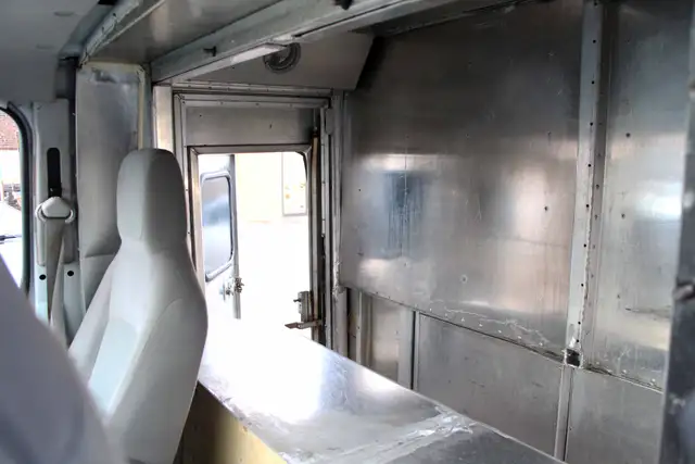 2011 Ford E-450 Extended Cabin 8FT Bed Certified 2 Year Warranty - Photo 19