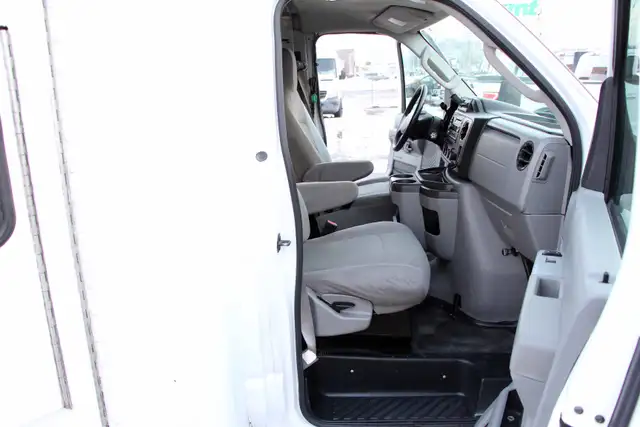 2011 Ford E-450 Extended Cabin 8FT Bed Certified 2 Year Warranty - Photo 21
