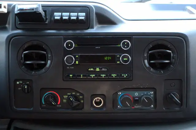 2011 Ford E-450 Extended Cabin 8FT Bed Certified 2 Year Warranty - Photo 28