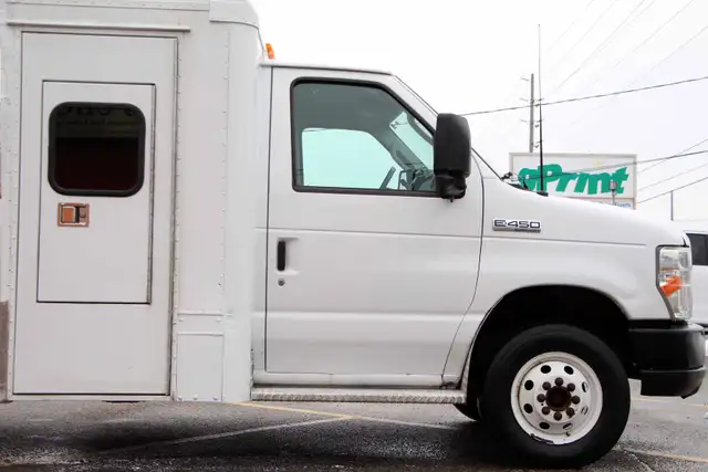 2011 Ford E-450 Extended Cabin 8FT Bed Certified 2 Year Warranty - Photo 30