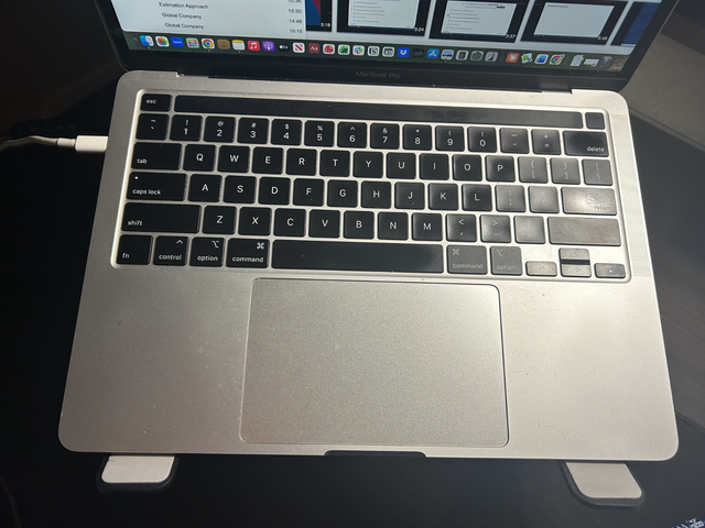 2020 MacBook Pro 14' Silver (Excellent Condition   Original Box) - Photo 2