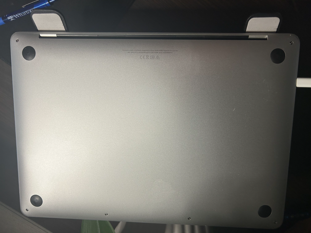 2020 MacBook Pro 14' Silver (Excellent Condition   Original Box) - Photo 3