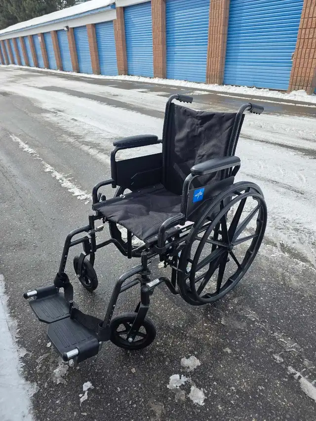 Medline Wheelchair - 16' seat - Great condition - FREE Delivery