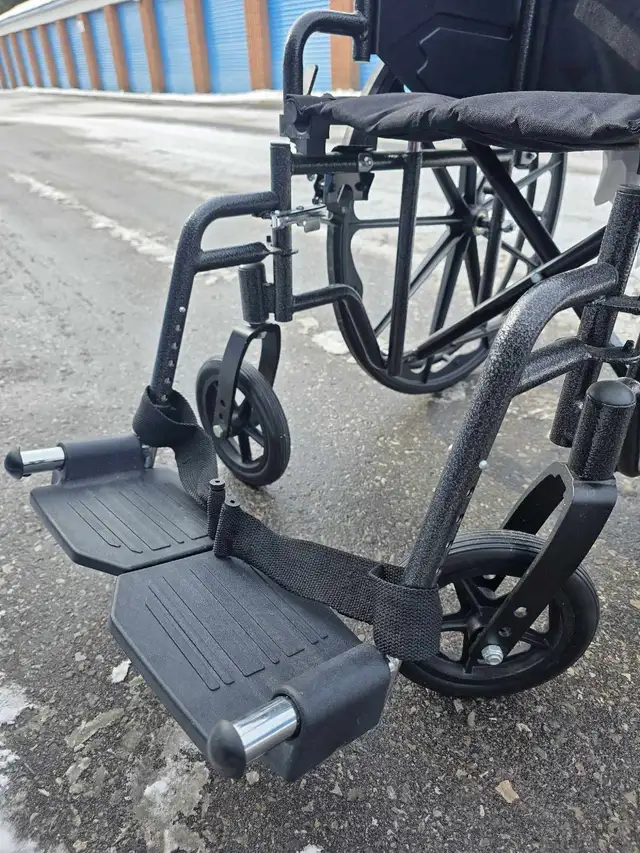 Medline Wheelchair - 16' seat - Great condition - FREE Delivery - Photo 2