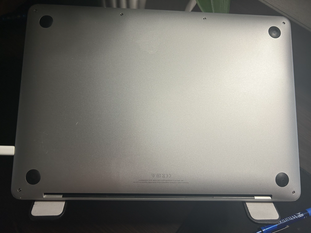 2020 MacBook Pro 14' Silver (Excellent Condition   Original Box) - Photo 3