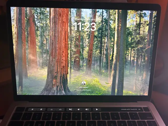 2020 MacBook Pro 14' Silver (Excellent Condition   Original Box) - Photo 4