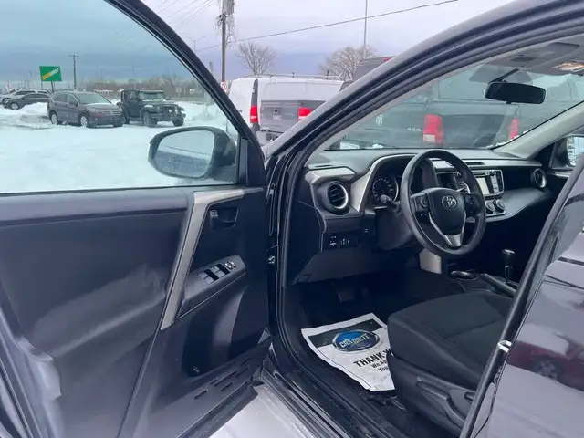 2014 Toyota RAV4 LE AWD - Photo 9