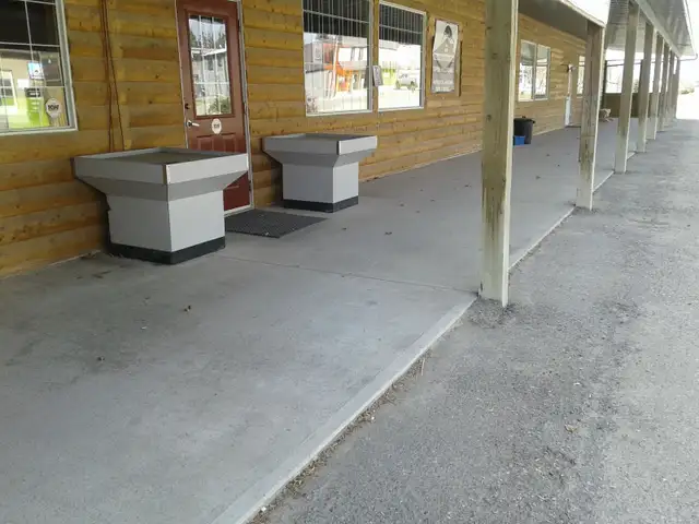 Building for rent for a business or storage - Photo 4