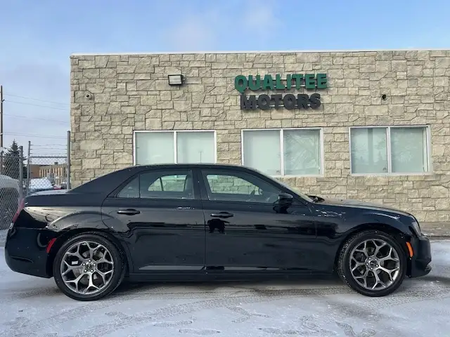 2017 Chrysler 300 4dr Sdn 300S RWD - Photo 4