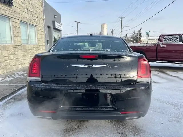 2017 Chrysler 300 4dr Sdn 300S RWD - Photo 6