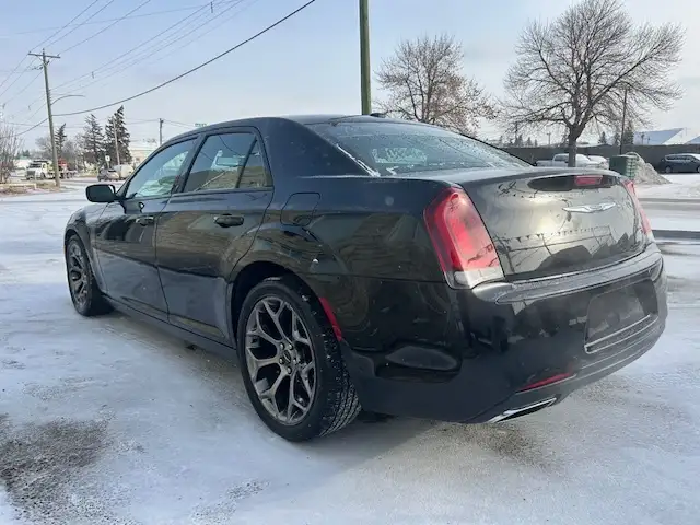 2017 Chrysler 300 4dr Sdn 300S RWD - Photo 7