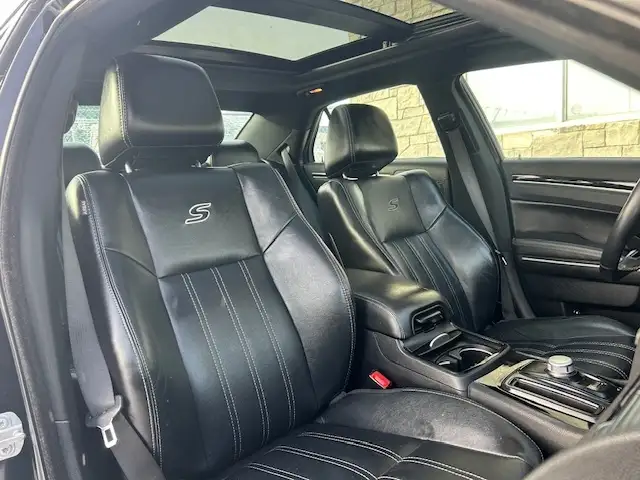 2017 Chrysler 300 4dr Sdn 300S RWD - Photo 17