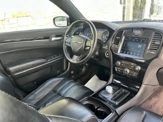 2017 Chrysler 300 4dr Sdn 300S RWD - Photo 18