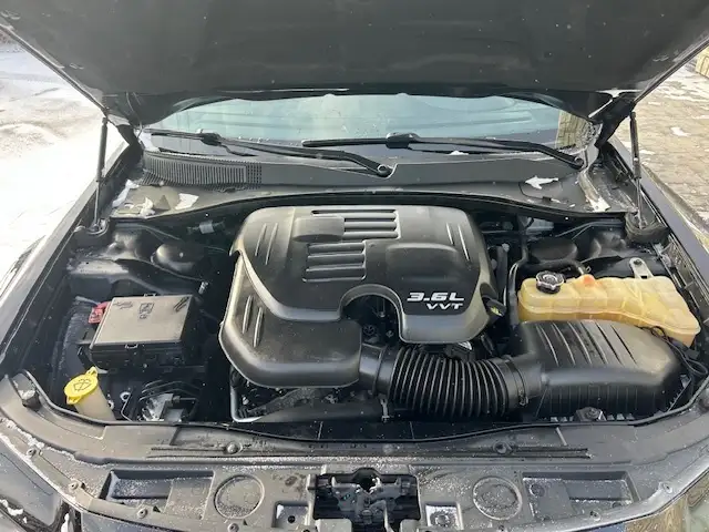 2017 Chrysler 300 4dr Sdn 300S RWD - Photo 20