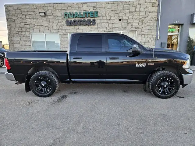 2017 Ram 1500 4WD Crew Cab 140.5' ST - Photo 3