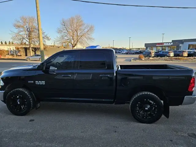 2017 Ram 1500 4WD Crew Cab 140.5' ST - Photo 7