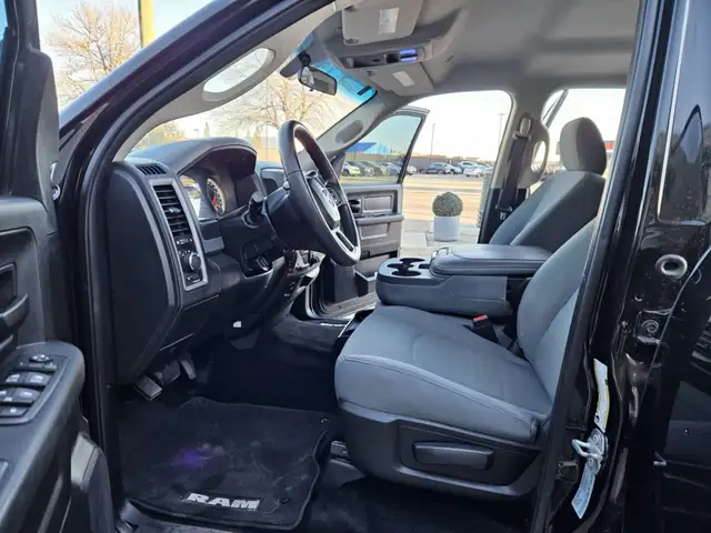 2017 Ram 1500 4WD Crew Cab 140.5' ST - Photo 8