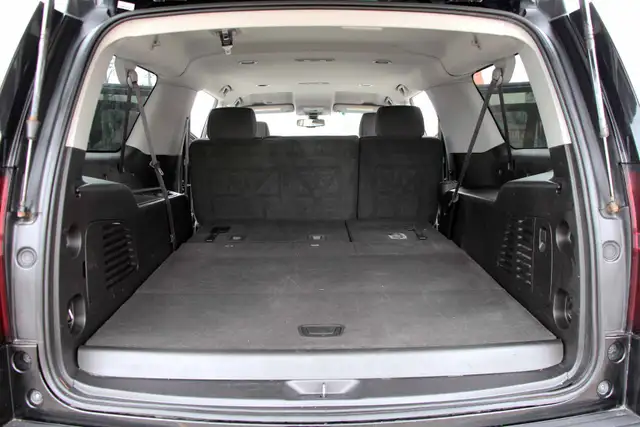 2016 Chevrolet Suburban LS 4x4 1-Owner Certified 2 Year W - Photo 11