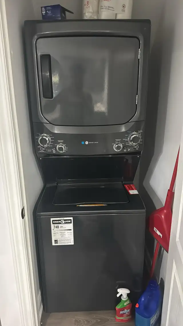 one private bedroom private washroom in basement - Photo 2