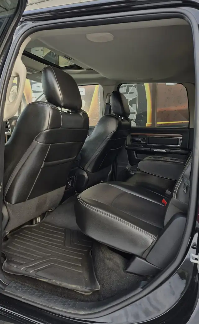 2014  Dodge Ram 3500 Laramie - Photo 9