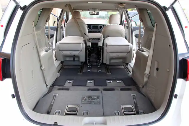 2017 Kia Sedona LX CarFax Clean Certified 2 Year Warranty - Photo 10