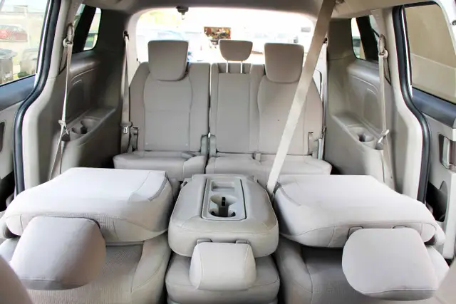 2017 Kia Sedona LX CarFax Clean Certified 2 Year Warranty - Photo 14