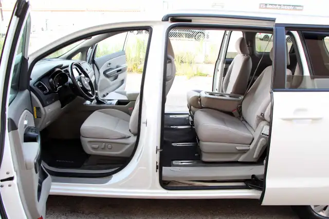 2017 Kia Sedona LX CarFax Clean Certified 2 Year Warranty - Photo 15