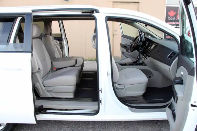 2017 Kia Sedona LX CarFax Clean Certified 2 Year Warranty - Photo 16