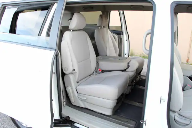 2017 Kia Sedona LX CarFax Clean Certified 2 Year Warranty - Photo 17