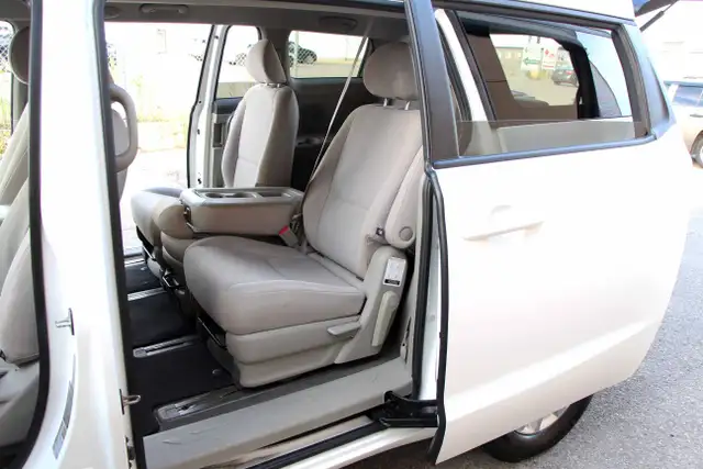 2017 Kia Sedona LX CarFax Clean Certified 2 Year Warranty - Photo 18