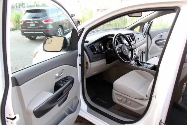 2017 Kia Sedona LX CarFax Clean Certified 2 Year Warranty - Photo 23