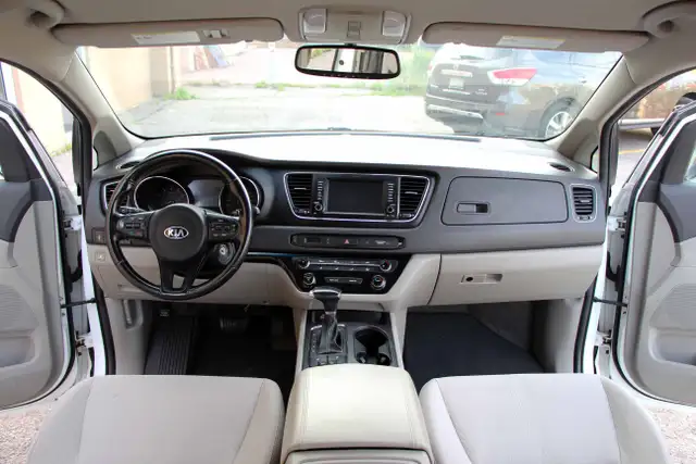 2017 Kia Sedona LX CarFax Clean Certified 2 Year Warranty - Photo 25