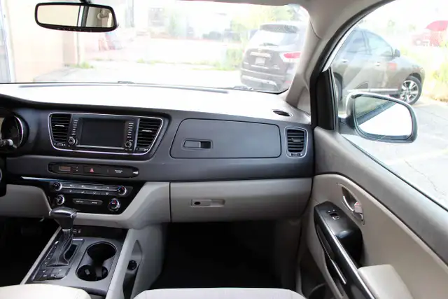 2017 Kia Sedona LX CarFax Clean Certified 2 Year Warranty - Photo 27