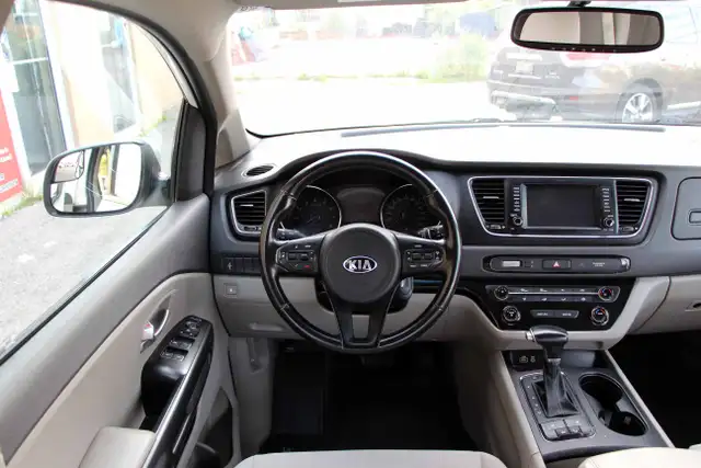 2017 Kia Sedona LX CarFax Clean Certified 2 Year Warranty - Photo 28