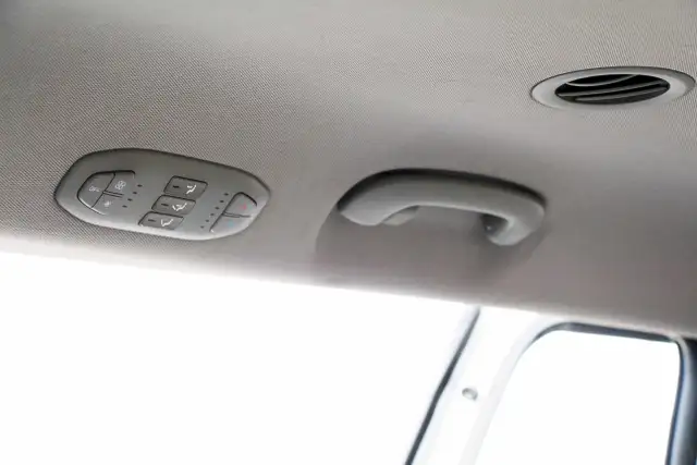 2017 Kia Sedona LX CarFax Clean Certified 2 Year Warranty - Photo 35