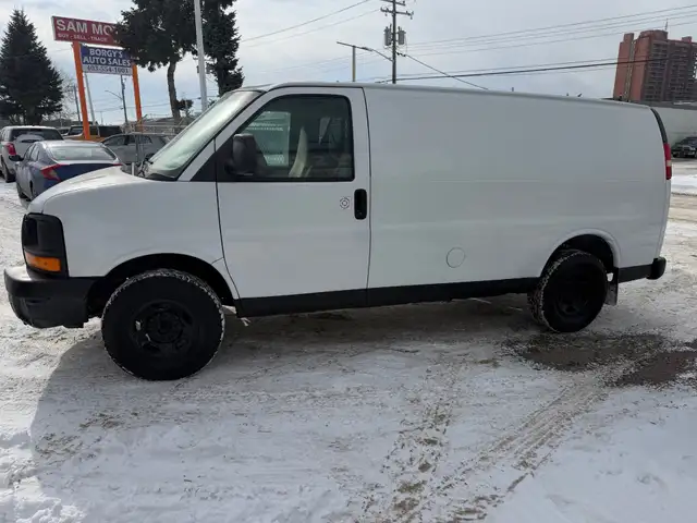 2009 GMC Savana Cargo Van RWD 3500 CARGOVAN / CLEAN HSITORY - Photo 3