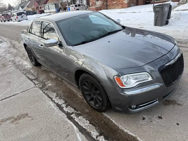 2012 Chrysler 300 V6 RWD Loaded $3000 FIRM