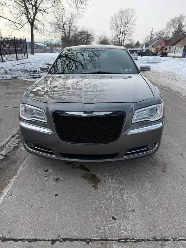 2012 Chrysler 300 V6 RWD Loaded $3000 FIRM - Photo 4