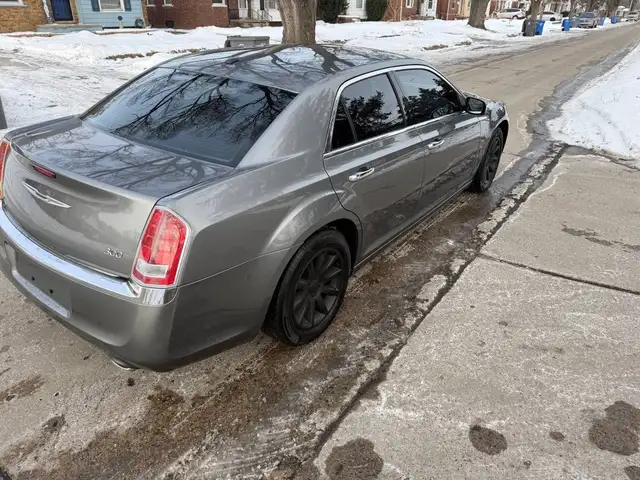 2012 Chrysler 300 V6 RWD Loaded $3000 FIRM - Photo 6