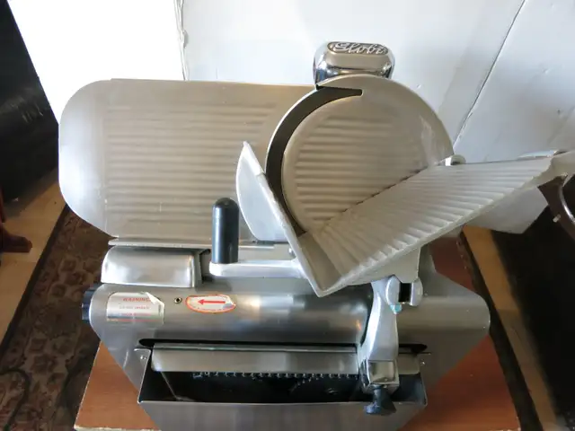 Globe Industrial Foodservice Automatic Slicer - Photo 2