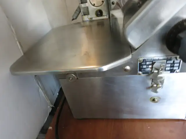 Globe Industrial Foodservice Automatic Slicer - Photo 3